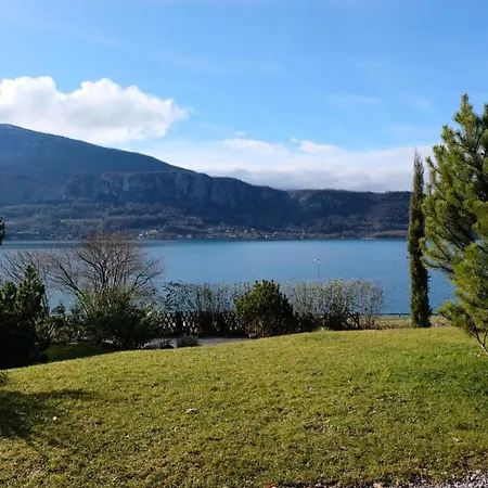 Maison Au Bord Du D'annecy タロワール